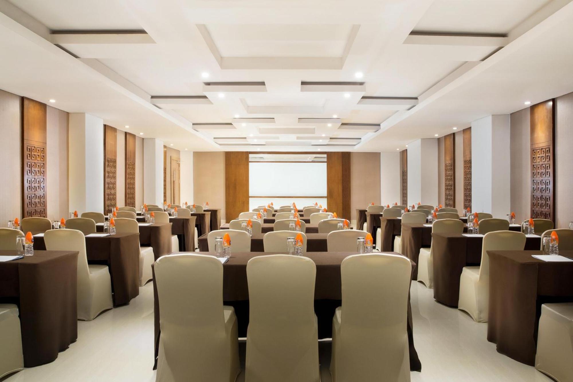Four Points By Sheraton Макасар Экстерьер фото
